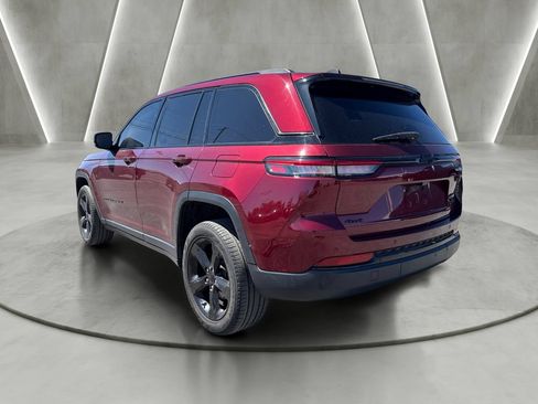 Used 2023 Jeep Grand Cherokee Limited w/ Black Appearance Package AWD/4WD image 5