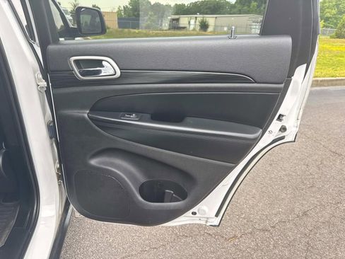 Used 2021 Jeep Grand Cherokee Laredo X RWD image 21