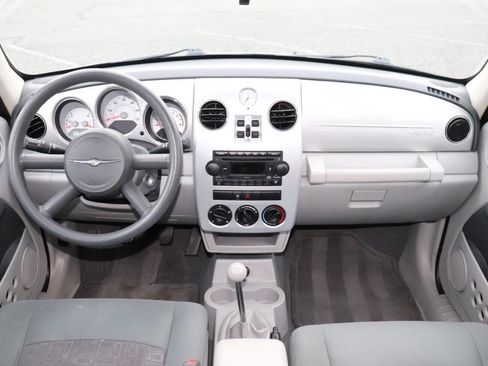 Used 2009 Chrysler PT Cruiser FWD image 18