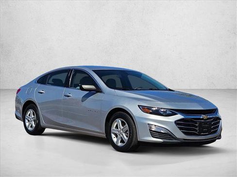 Used 2020 Chevrolet Malibu LS image 3