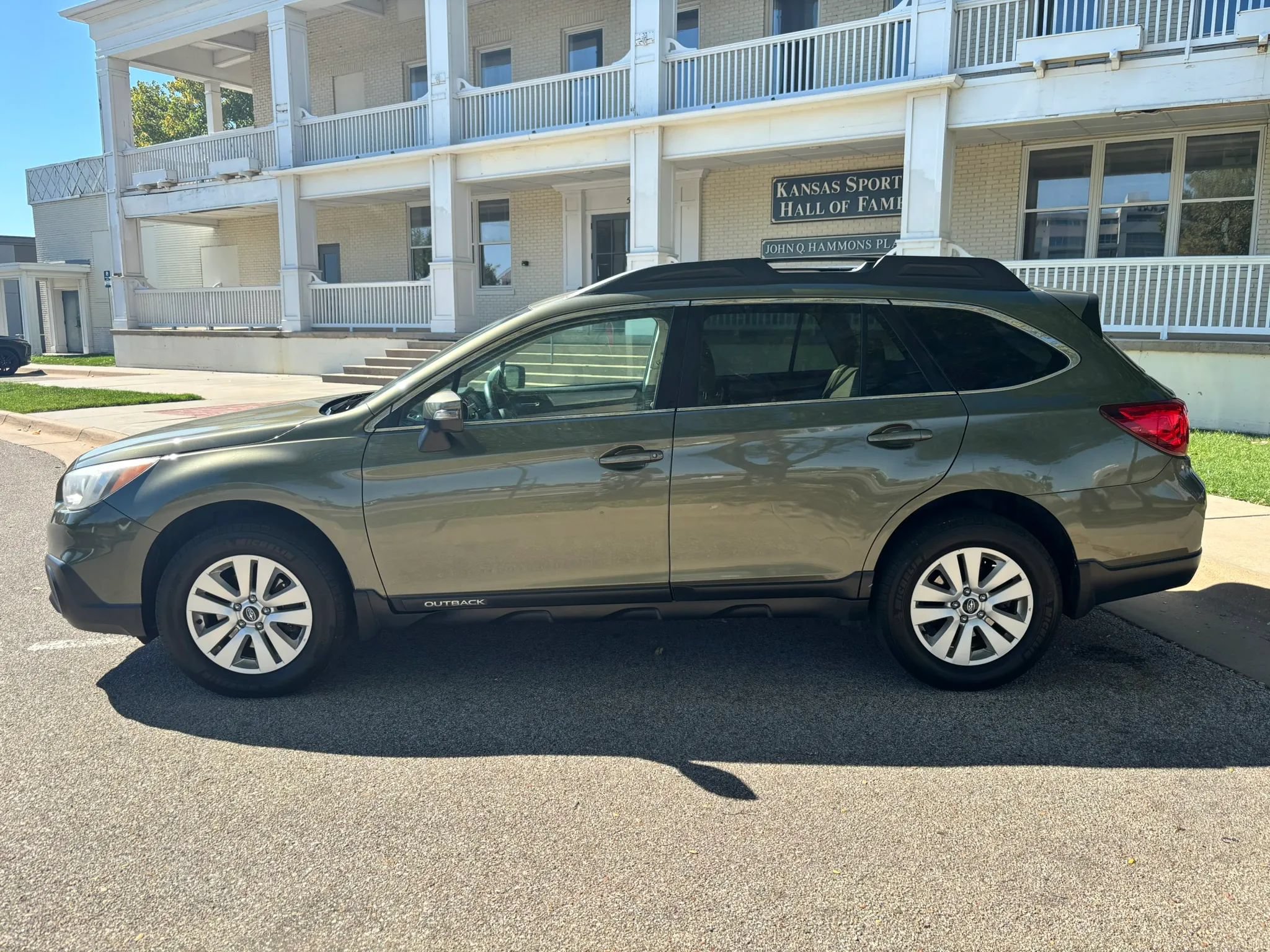 Used 2017 Subaru Outback 2.5i Premium AWD/4WD image 4