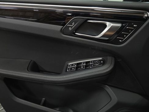 Certified 2025 Porsche Macan image 21
