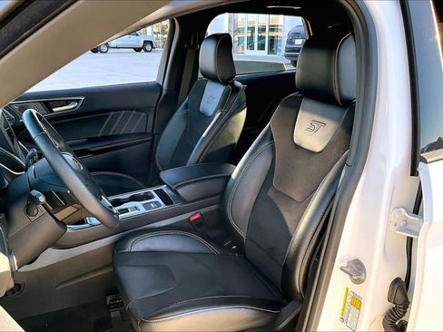 Used 2023 Ford Edge ST image 8