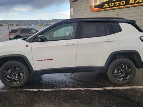 Used 2024 Jeep Compass Trailhawk image 8