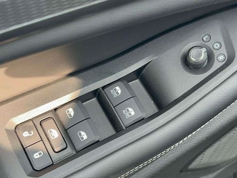 Used 2023 Jeep Grand Cherokee Altitude AWD/4WD image 15