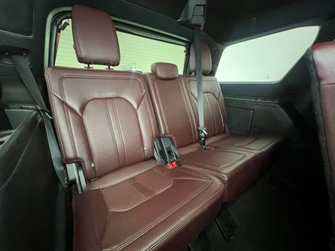 Used 2024 Ford Expedition Limited image 9
