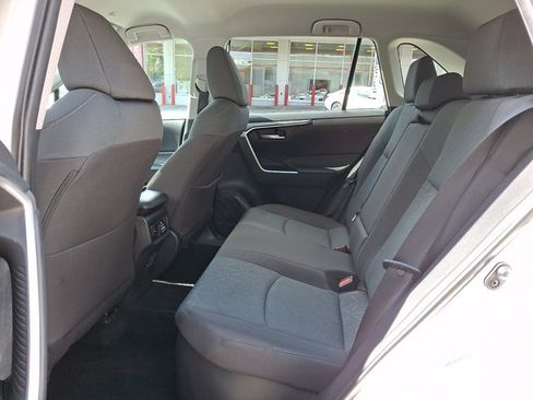 Used 2025 Toyota RAV4 XLE AWD/4WD image 10