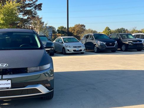 New 2026 Hyundai Ioniq 5 SE image 3