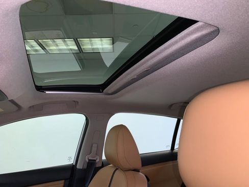 Used 2024 Nissan Sentra SV w/ SV Premium Package image 19