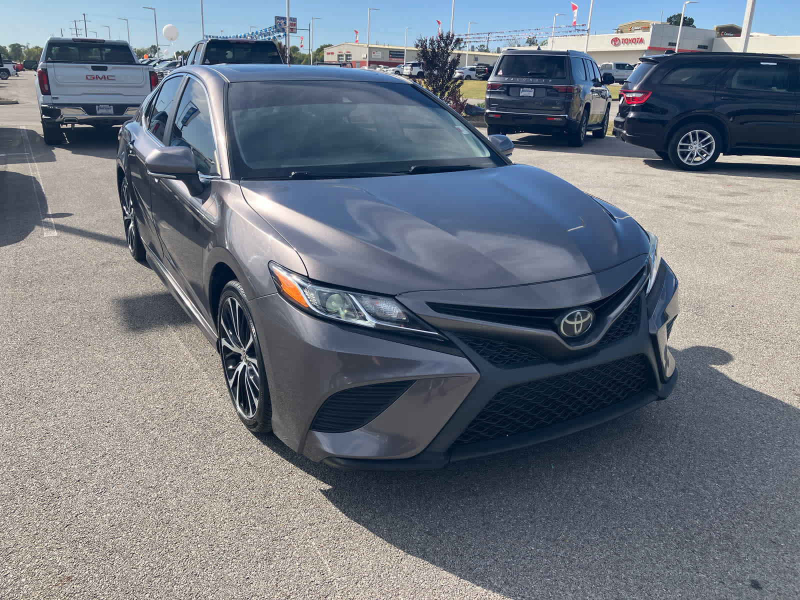 Used 2020 Toyota Camry SE w/ Convenience Package FWD image 1