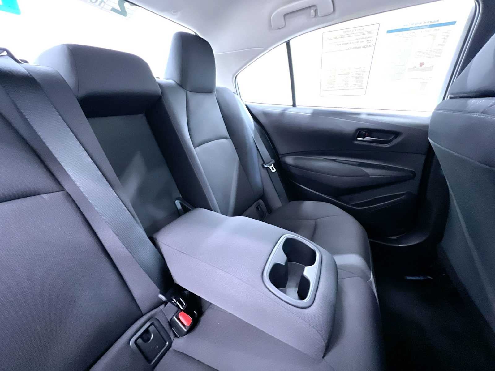 Used 2025 Toyota Corolla LE FWD image 37