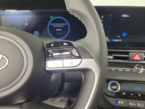 New 2025 Hyundai Elantra Limited image 20