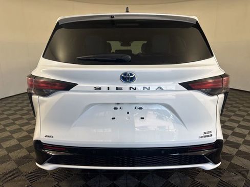 Used 2024 Toyota Sienna XSE AWD/4WD image 22