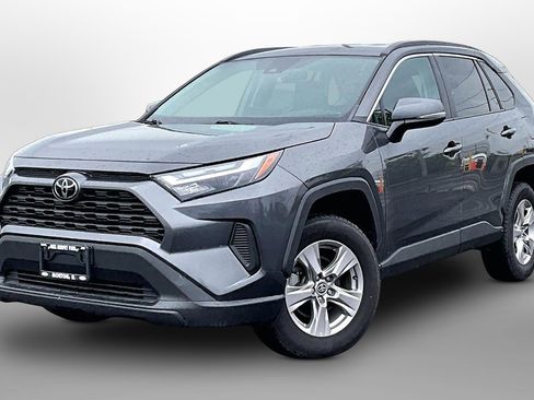 Used 2022 Toyota RAV4 XLE FWD image 13