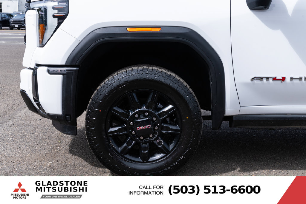 Used 2024 GMC Sierra 2500 AT4 w/ Technology Package AWD/4WD image 5