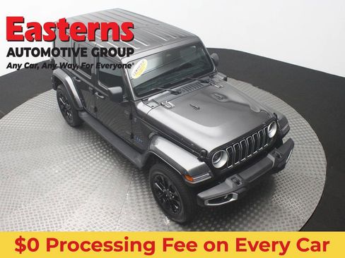 Used 2025 Jeep Wrangler Unlimited Sahara AWD/4WD image 3