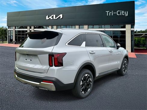 New 2025 Kia Sorento S image 4