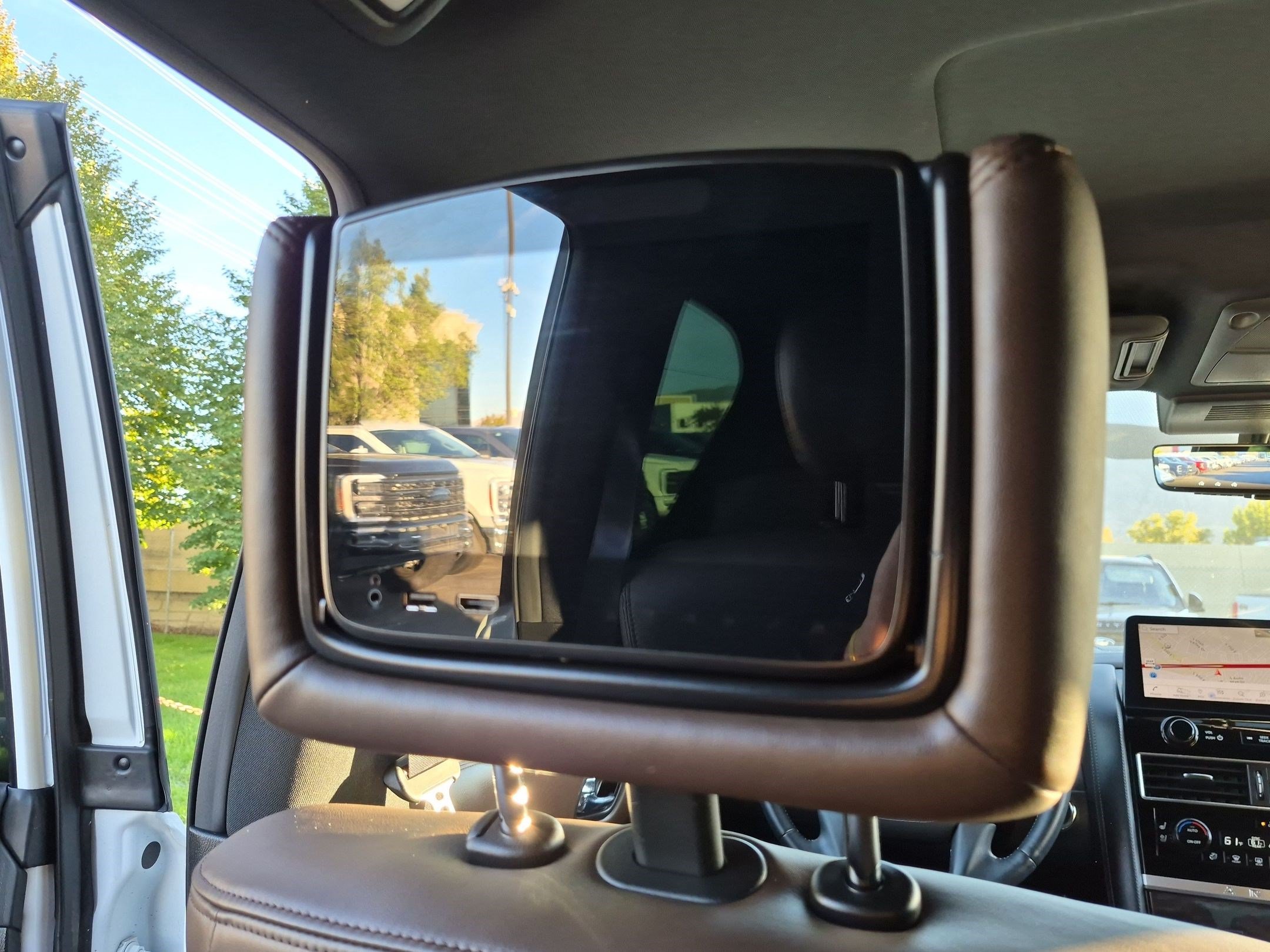 Used 2023 Nissan Armada Platinum w/ Captain's Chairs Package AWD/4WD image 39