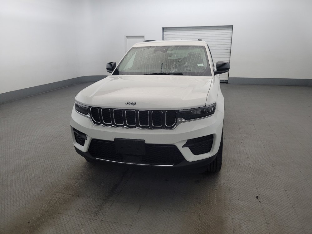 Used 2023 Jeep Grand Cherokee Laredo AWD/4WD image 15