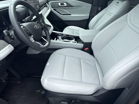 Used 2025 Ford Explorer Platinum w/ Ultimate Package AWD/4WD image 9