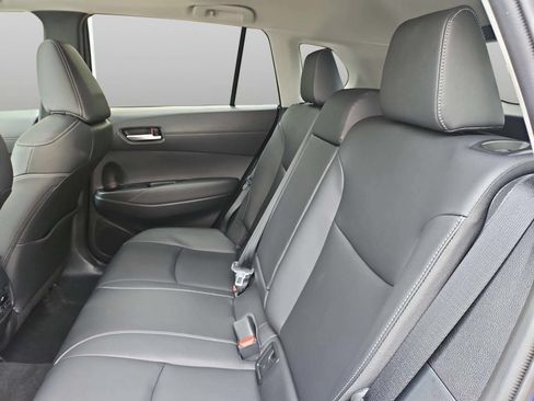 Used 2023 Toyota Corolla Cross XLE w/ Convenience Package AWD/4WD image 43