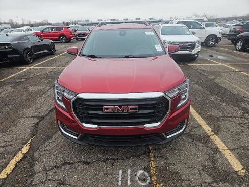 Used 2023 GMC Terrain SLE w/ Driver Convenience Package FWD image 2