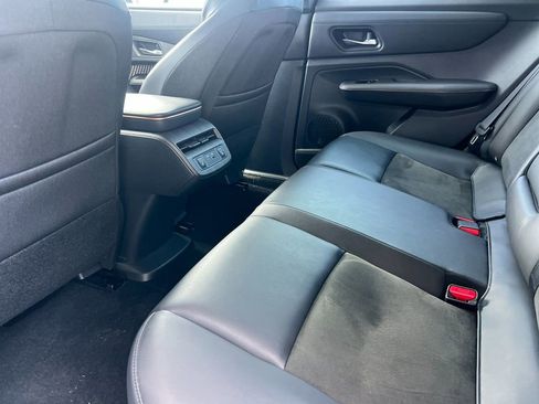 Used 2023 Nissan Ariya FWD image 11