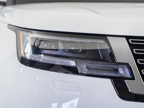 Used 2025 Land Rover Range Rover SE image 15