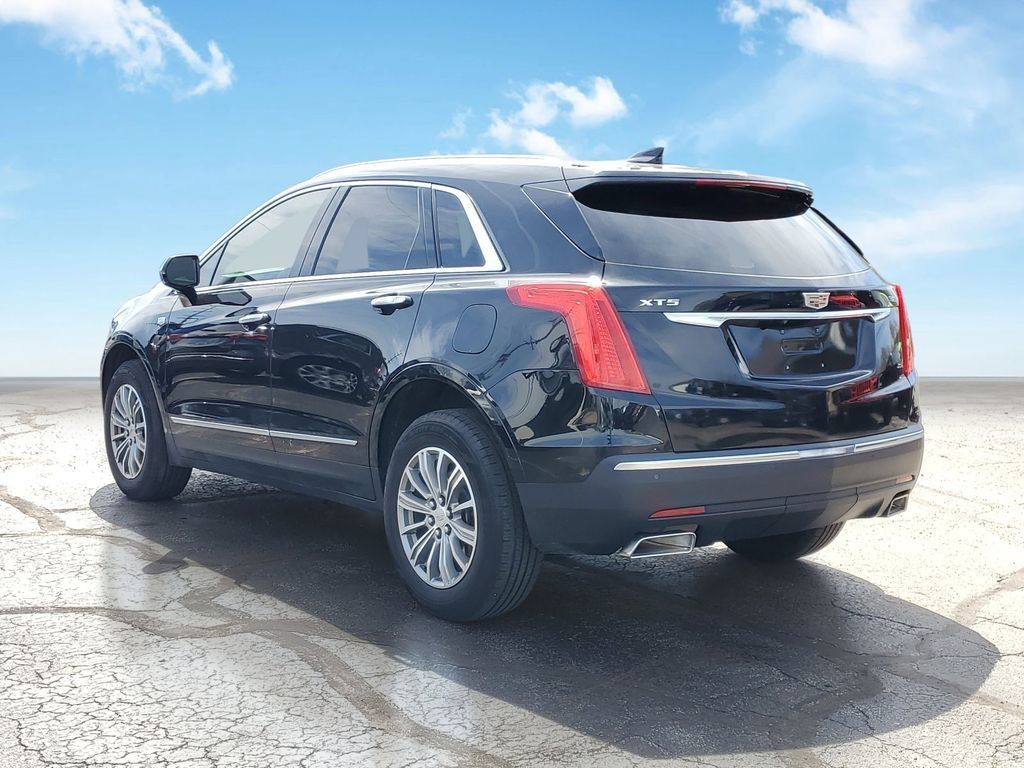 Used 2017 Cadillac XT5 Luxury w/ Driver Awareness Package FWD image 3
