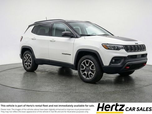 Used 2025 Jeep Compass Trailhawk image 1