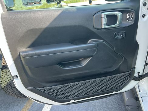 Certified 2024 Jeep Gladiator Sport image 8