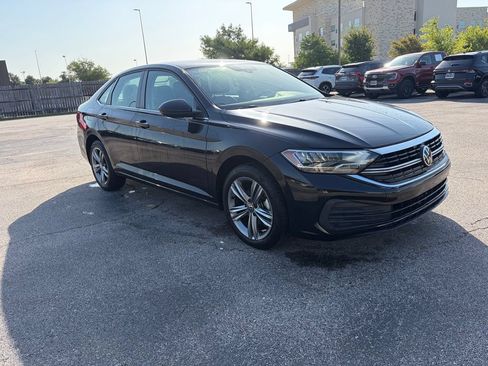 Used 2023 Volkswagen Jetta SE FWD image 3