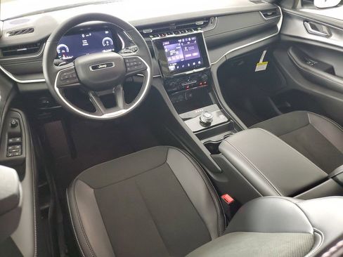 New 2025 Jeep Grand Cherokee Altitude image 15