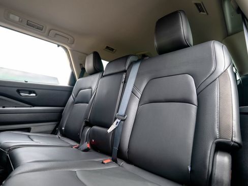 Used 2023 Nissan Pathfinder SL FWD image 36