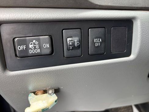 Used 2010 Toyota Tundra 4x4 CrewMax image 40