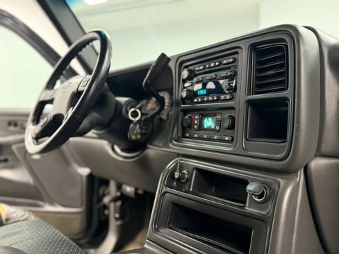 Used 2003 Chevrolet Avalanche 4x4 w/ Suspension Package, Off-Road image 56