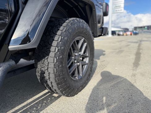 Certified 2025 Jeep Gladiator Sport AWD/4WD image 21