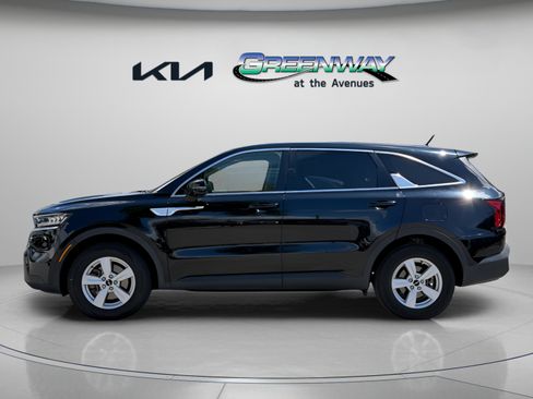Used 2022 Kia Sorento LX FWD image 3