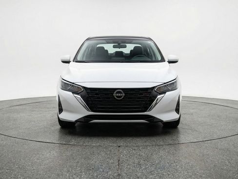 Used 2025 Nissan Sentra SV image 2