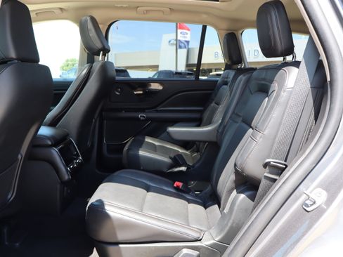 Used 2023 Lincoln Aviator Reserve image 11