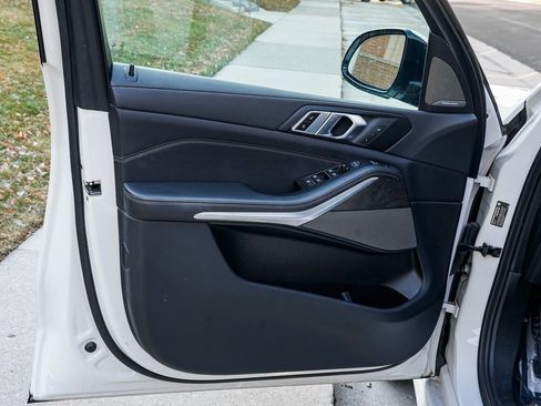 Used 2023 BMW X5 xDrive40i w/ M Sport Package image 9