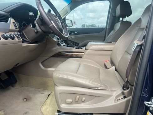 Used 2017 GMC Yukon XL SLT w/ Premium Edition image 4