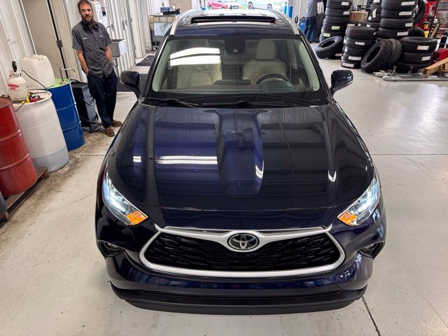 Used 2022 Toyota Highlander XLE AWD/4WD image 33
