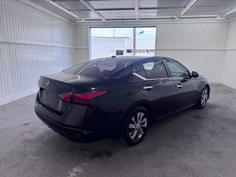 Used 2019 Nissan Altima 2.5 S FWD image 5