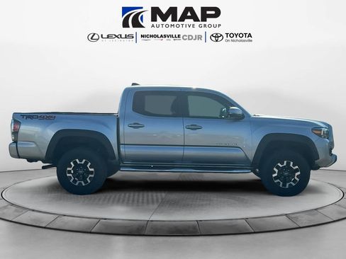 Used 2022 Toyota Tacoma TRD Off-Road w/ Technology Package AWD/4WD image 6