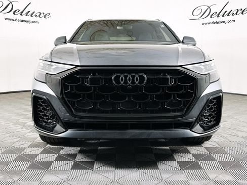 Used 2024 Audi Q8 Premium Plus w/ Premium Plus Package AWD/4WD image 2