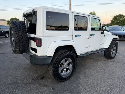 Used 2017 Jeep Wrangler Unlimited Sahara w/ Connectivity Group AWD/4WD image 7