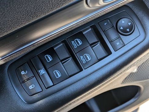 Used 2019 Jeep Grand Cherokee Limited AWD/4WD image 25