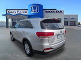 Used 2017 Kia Sorento LX image 3