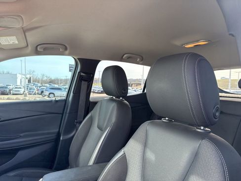 Used 2022 Buick Encore GX Select w/ Sport Touring Package image 9